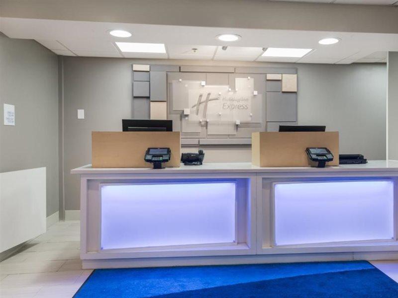 Hotel Holiday Express - By Ihg 3*